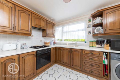 33 Parkfield, Letchworth Garden City, SG6 2QG