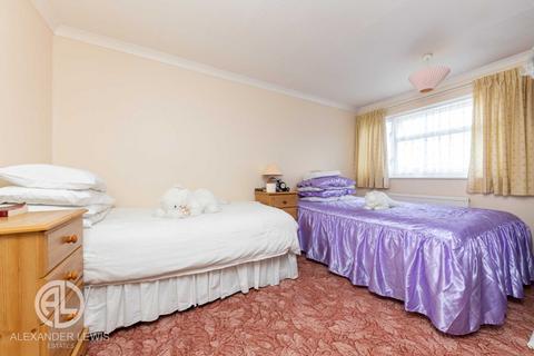 33 Parkfield, Letchworth Garden City, SG6 2QG