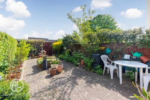 33 Parkfield, Letchworth Garden City, SG6 2QG
