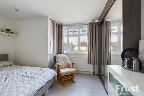 3 bedroom semi-detached house for sale - Sydney Crescent, Ashford, Surrey, TW15