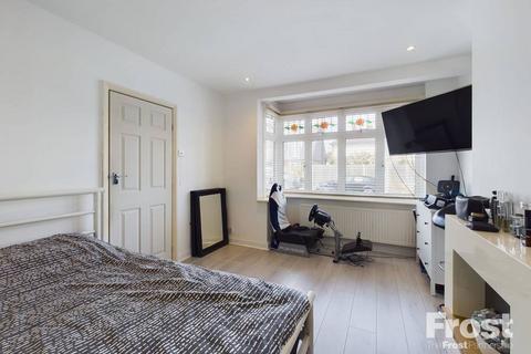6 Sydney Crescent, Ashford, TW15 2BJ