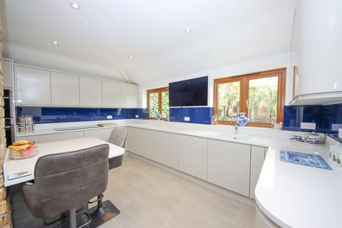 22 Ford Close, Ashford, TW15 3SB