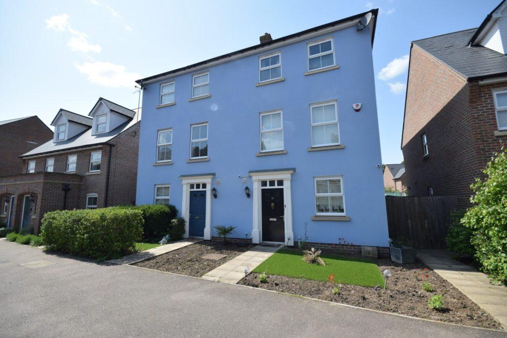 Carters Drive, Stansted Mountfitchet. CM24 3 bed semidetached house