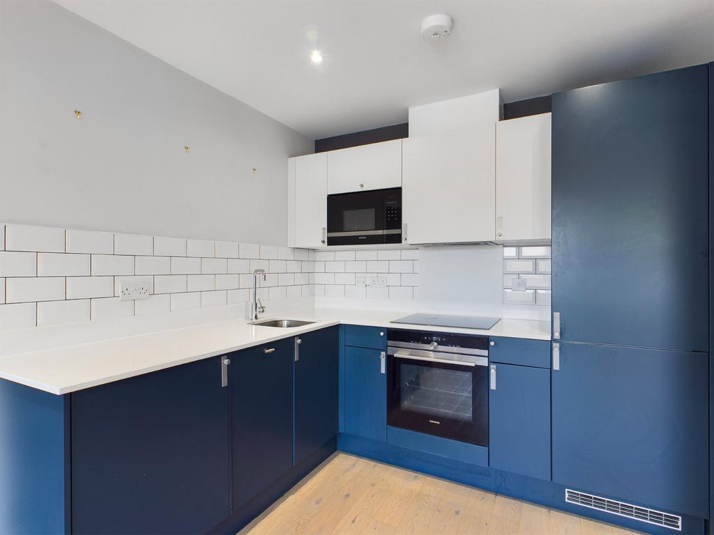 Nexus, Gogmore Lane, Chertsey... 1 bed apartment £1,250 pcm (£288 pw)
