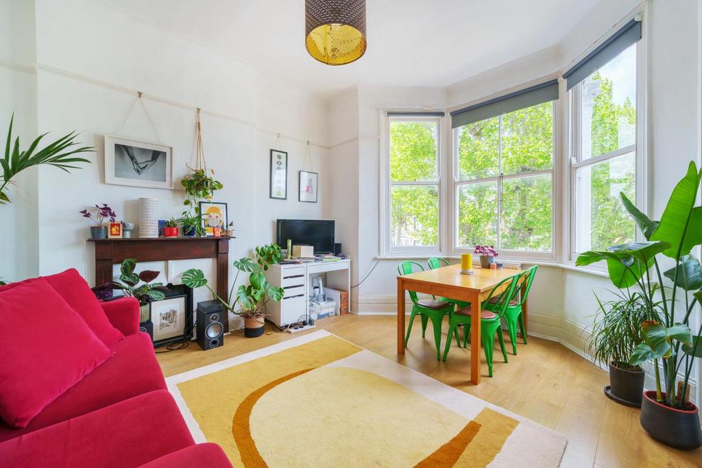 Jerningham Road, New Cross 2 bed flat for sale £525,000