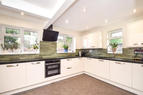 4 bedroom detached house for sale, Frys Lane, Hampshire GU46