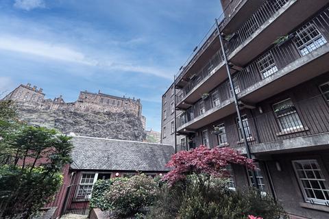 Studio to rent, Websters Land, Grassmarket, Edinburgh, EH1