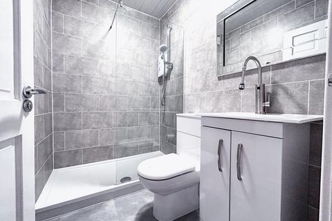 Studio to rent, Websters Land, Grassmarket, Edinburgh, EH1