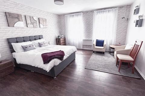 Studio to rent, Websters Land, Grassmarket, Edinburgh, EH1