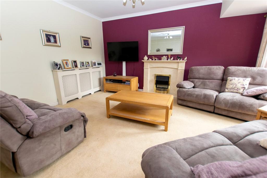 Great Billington, Bedfordshire LU7 5 bed detached house for sale £925,000