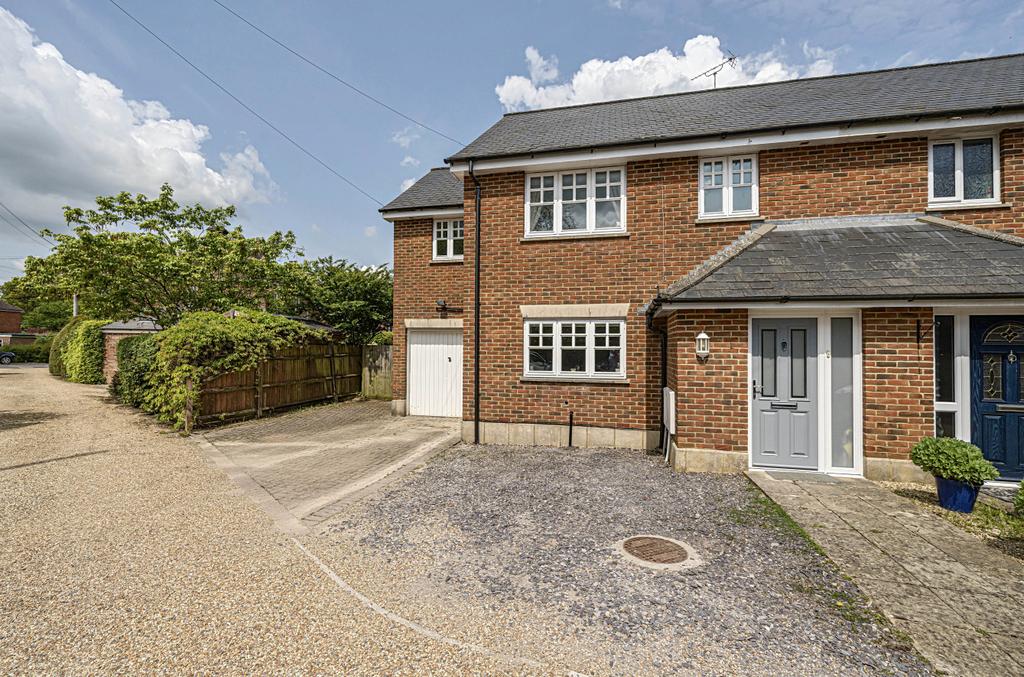 Boyneswood Close, Medstead, Alton, Hampshire, GU34 3 bed semidetached