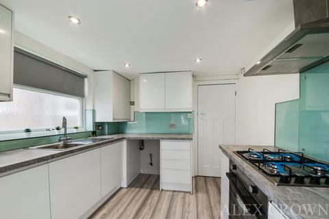 3 bedroom semi-detached house for sale - Priory Avenue, Chingford