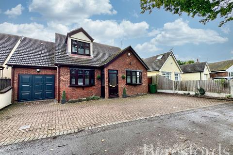 5 bedroom detached house to rent, Abbey Wood Lane, RM13