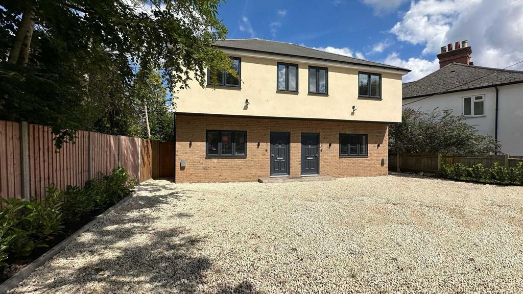 Church Path, High HP14 3 bed semidetached house for sale £