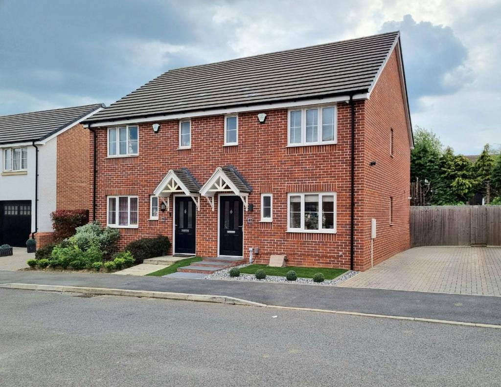 Ullswater Close, Northampton, Northamptonshire NN3 2DJ 3 bed semi