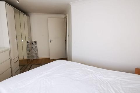 2 bedroom apartment to rent, Westferry Road, London E14