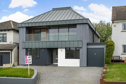 5 bedroom detached house for sale - Bellmount Wood Avenue, Cassiobury WD17 3BW