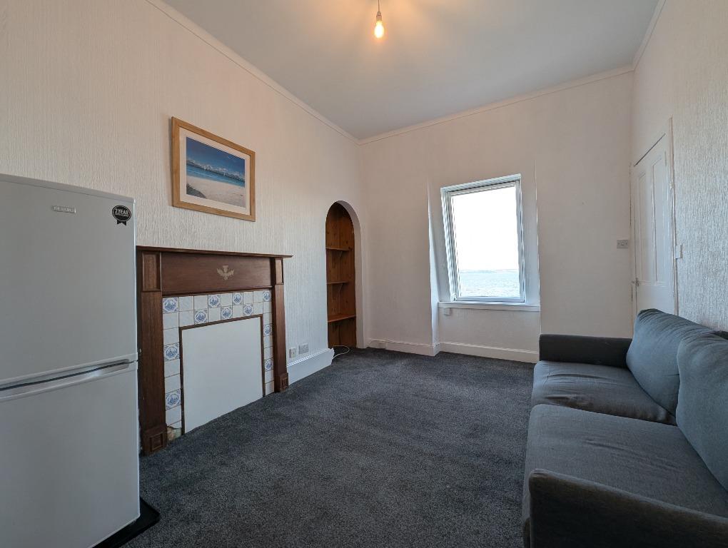 Apartment in Edinburgh, Trinity - View 2
