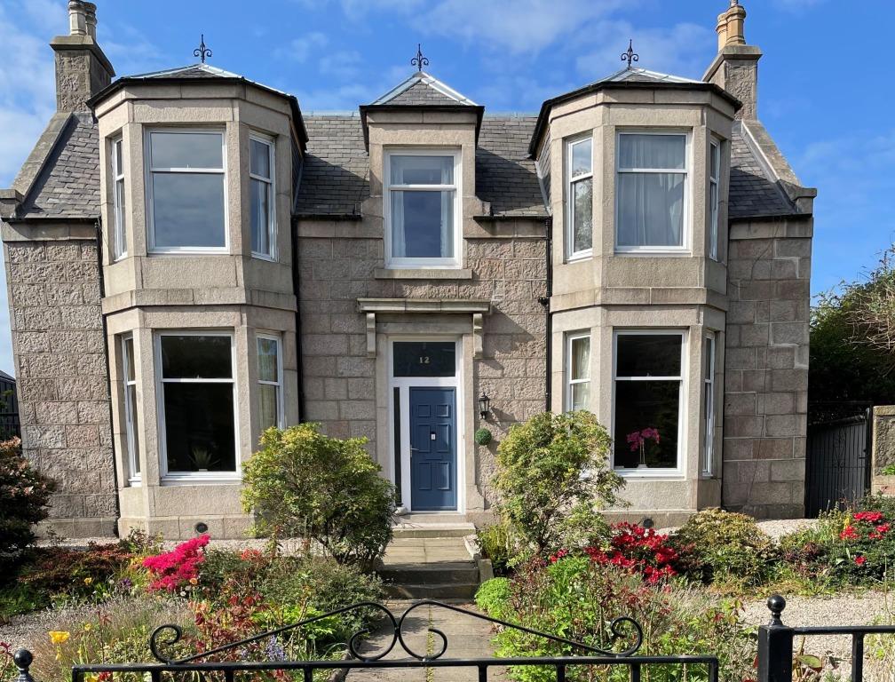Salisbury Terrace, West End, Aberdeen, AB10 5 bed detached house £2,200 pcm (£508 pw)