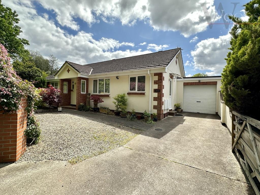 Woodlands, Stantaway Hill, Torquay, TQ1 4ER 3 bed detached bungalow for sale £425,000