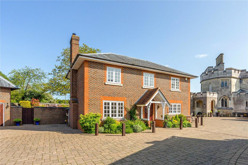 Brownlow Gate, Little Gaddesden, Berkhamsted, Hertfordshire, HP4 3 bed detached house for sale