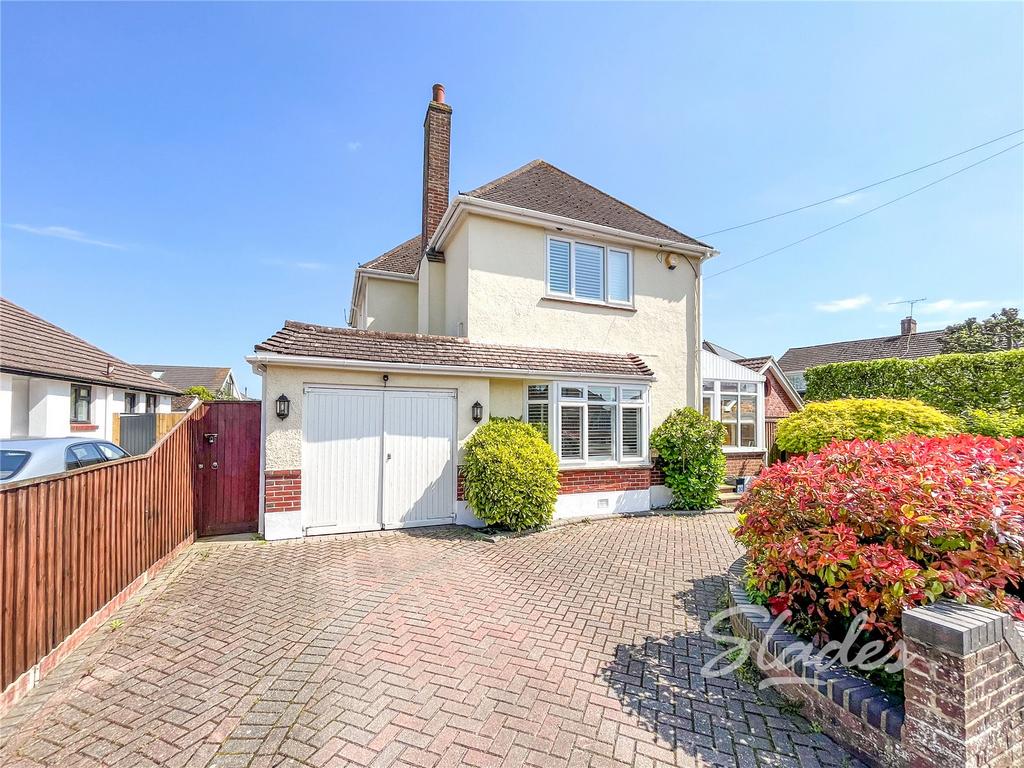 Wickfield Avenue, Christchurch, Dorset, BH23 3 bed detached house for