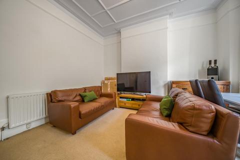 90a Woodside, London, SW19 7BA