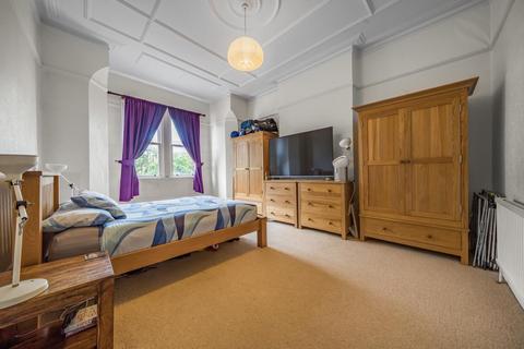 90a Woodside, London, SW19 7BA