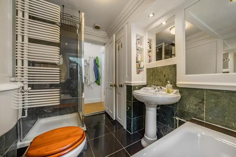 90a Woodside, London, SW19 7BA