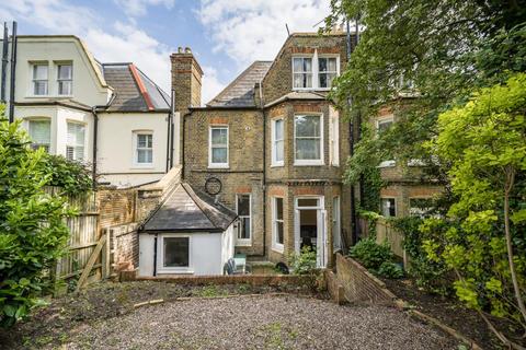 90a Woodside, London, SW19 7BA