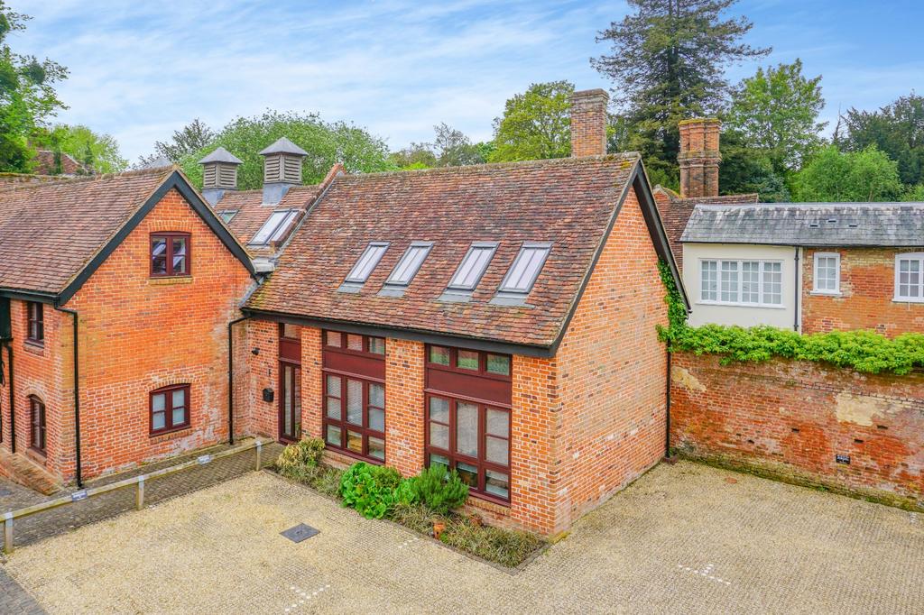 Palace Gate Farm, Odiham, Hook, Hampshire 1 bed end of terrace house