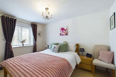 3 bedroom semi-detached house for sale - Tiger Moth Close, Brockworth, Gloucester, Gloucestershire, GL3