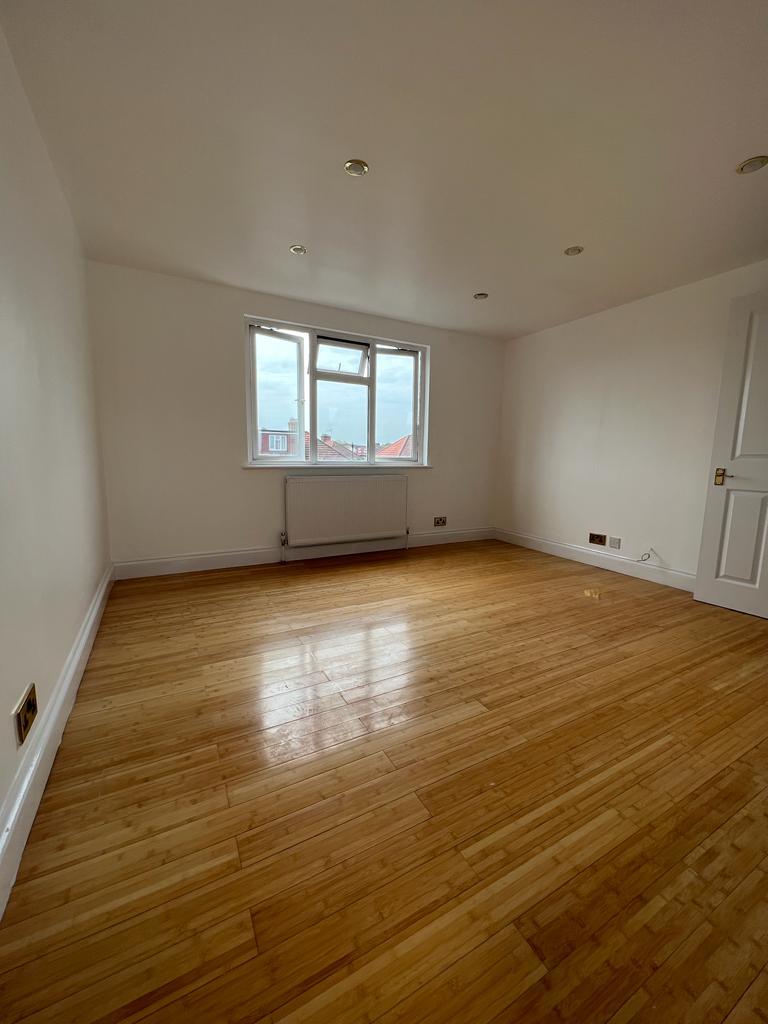 3 Bedroom 2 Reception House For Rent in N9
