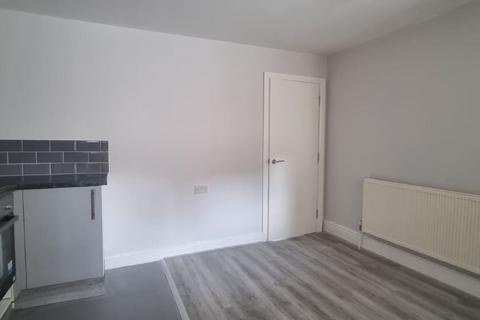 Studio to rent - Flat B - Hollins Road, Oldham