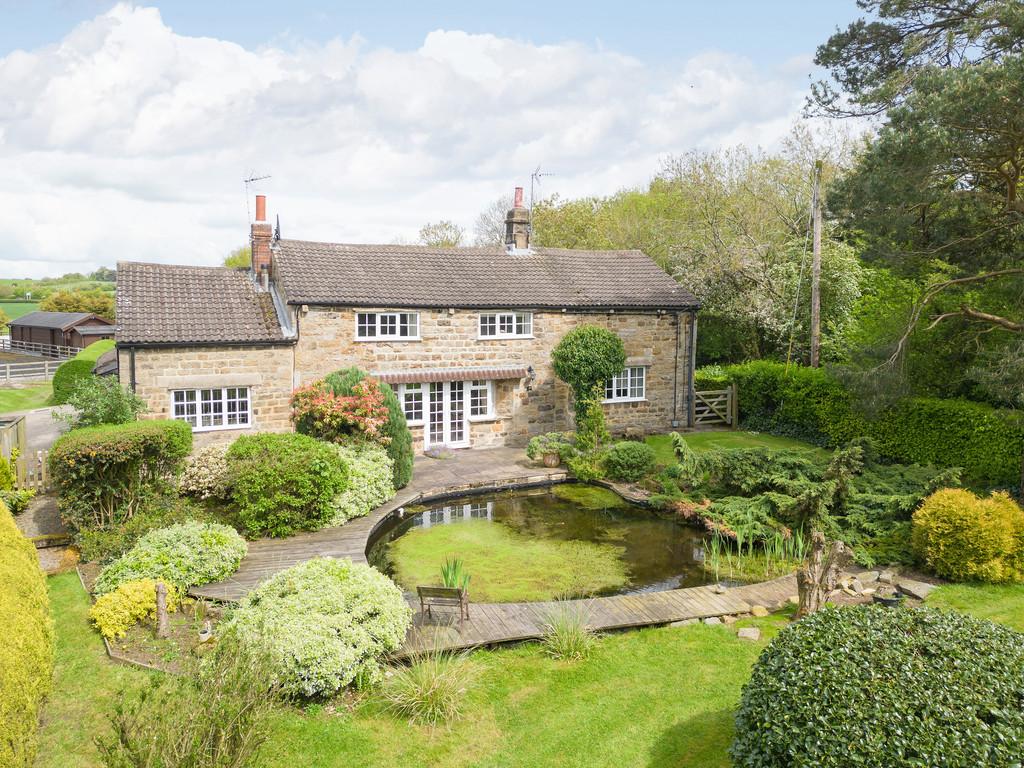 Nab Hill Farm, Buttersyke Bar, Pannal, Harrogate HG3 1JE 3 bed farm