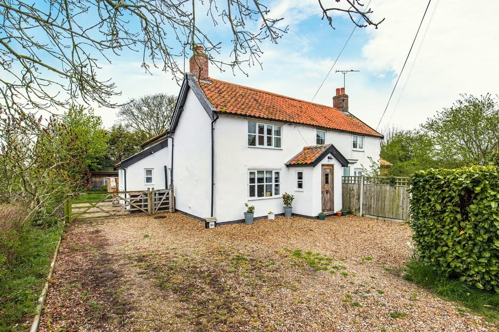 Bradenham 3 bed semidetached house for sale £395,000