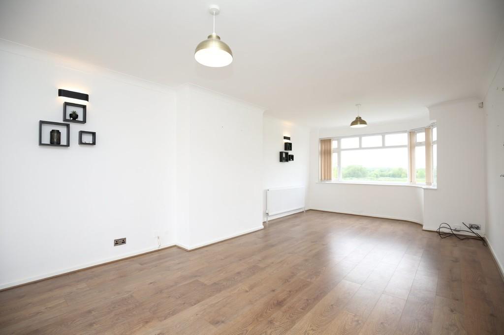 Coventry Road, Kingsbury 3 bed semidetached house £1,450 pcm (£335 pw)