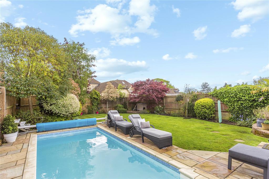 Lakes Lane, Beaconsfield, Buckinghamshire, HP9 5 bed detached house for