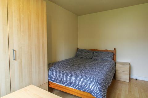 3 bedroom apartment to rent, Morrison Drive, Aberdeen