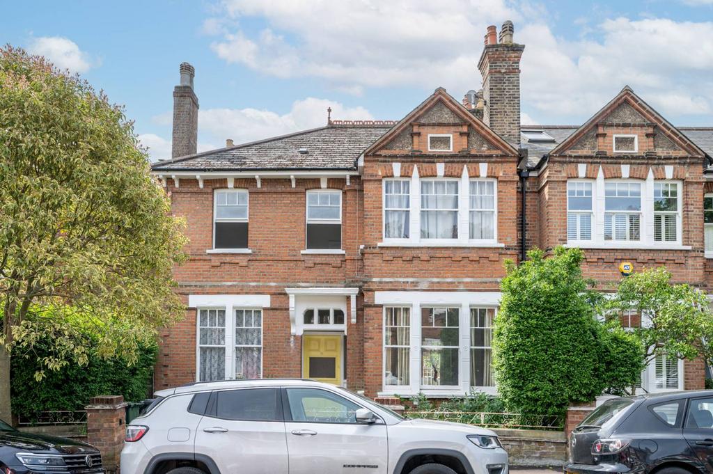 Lanercost Road, Tulse Hill, London, SW2 4 bed semidetached house for