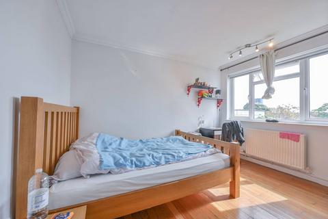 Flat 44, Hartington Court Lansdowne Way, London, SW8 2ED