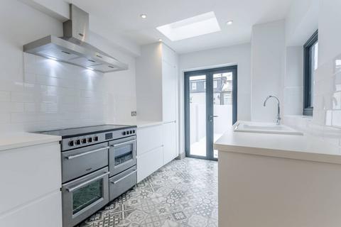 4 bedroom house to rent - Myrtle Road, Walthamstow, London, E17