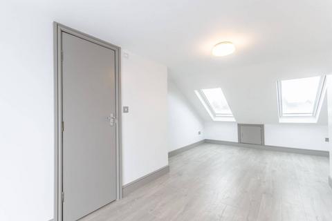 4 bedroom house to rent - Myrtle Road, Walthamstow, London, E17