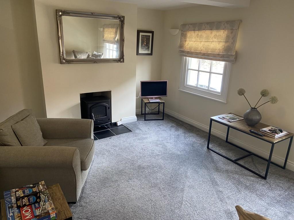 Langworthgate, Lincoln 3 bed semidetached house £1,200 pcm (£277 pw)