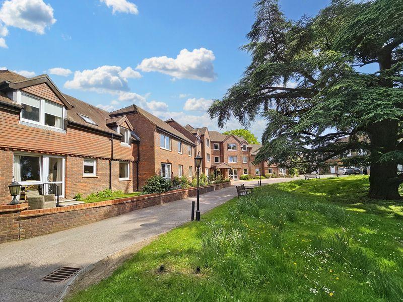 Tanners Lane, Haslemere 1 bed retirement property to rent £925 pcm (£