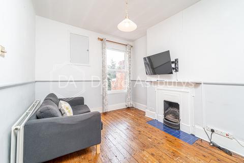 1 bedroom apartment to rent, Rathcoole Gardens, Crouch End, London