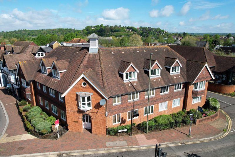 Godalming Town Centre 2 bed flat for sale £250,000