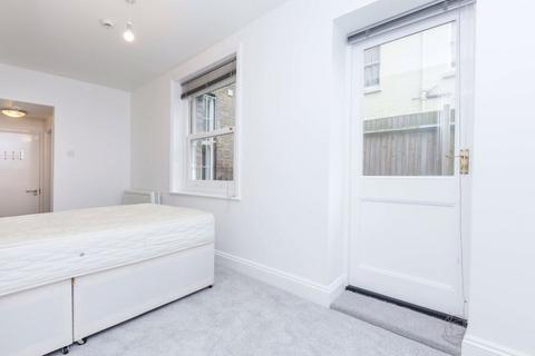 Studio to rent, Mill Lane, NW6