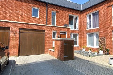 3 bedroom terraced house to rent, Whitecroft Park, Newport