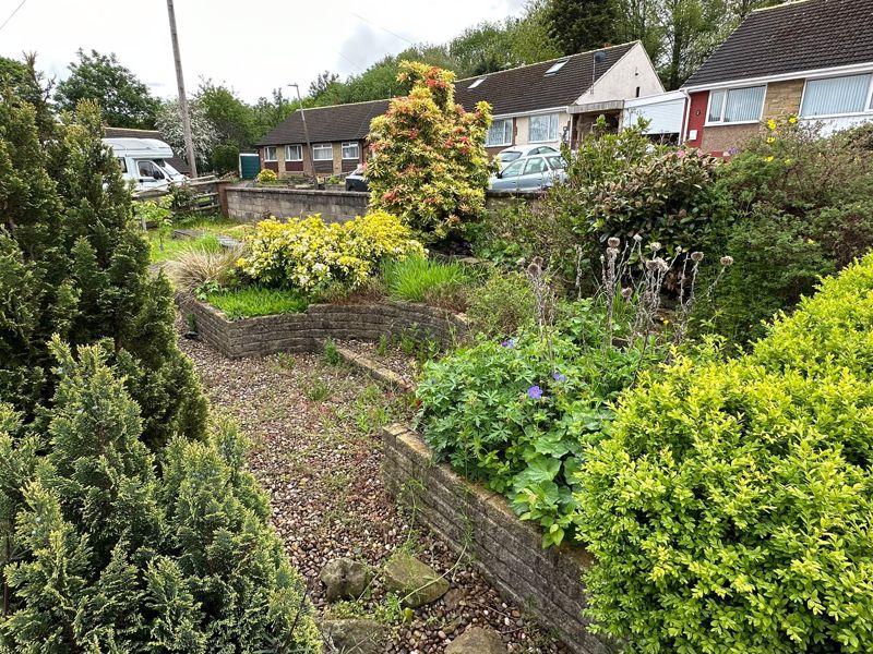 St. Johns Drive, Huddersfield 2 bed semidetached bungalow £850 pcm